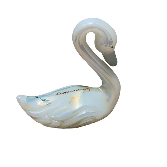 Fenton 5th anniversary white opalescent hand painted and signed glass swan - Picture 1 of 9